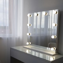 Гримерные зеркала с лампами